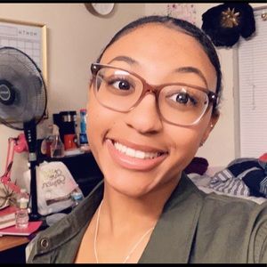 Meet your Posher, Alayna